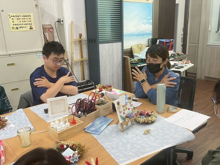 「藝」起學「情」聽-情緒察覺、花藝手作(另開新視窗/jpg檔)圖片